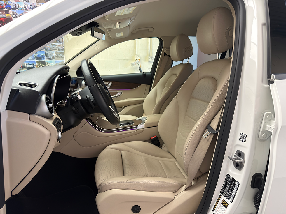 Thumbnail: 2022 Mercedes Benz GLC300