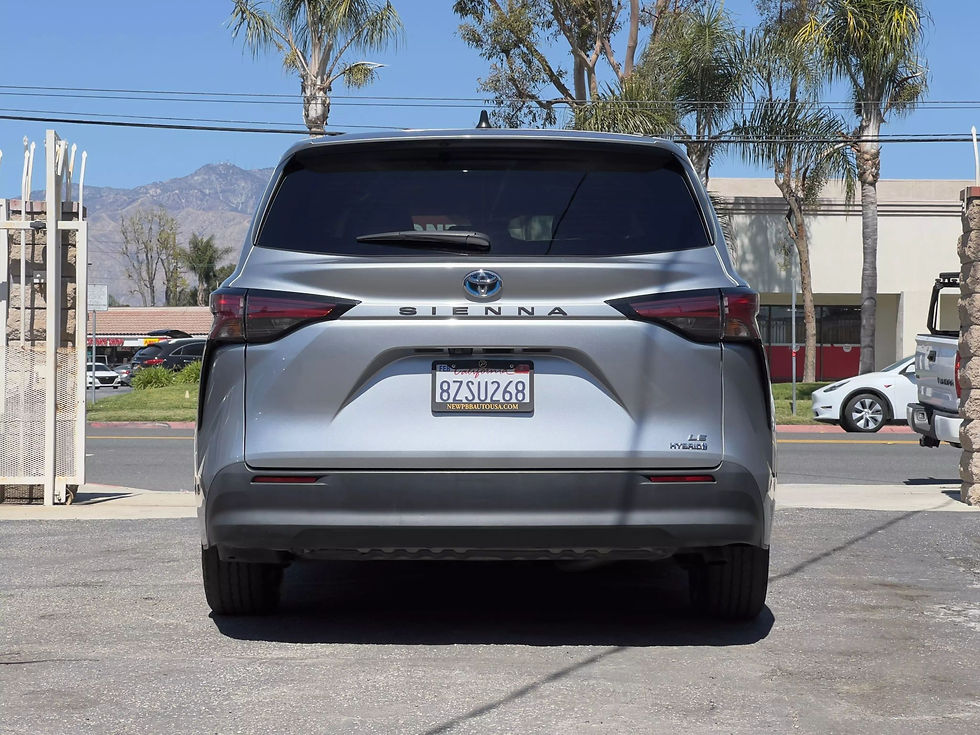 Thumbnail: 2022 Toyota Sienna LE