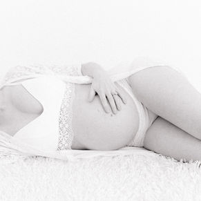 Creating my own maternity session during lockdown | Ivory White Photography