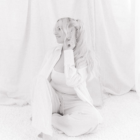 helen, owner of Ivory White Photography