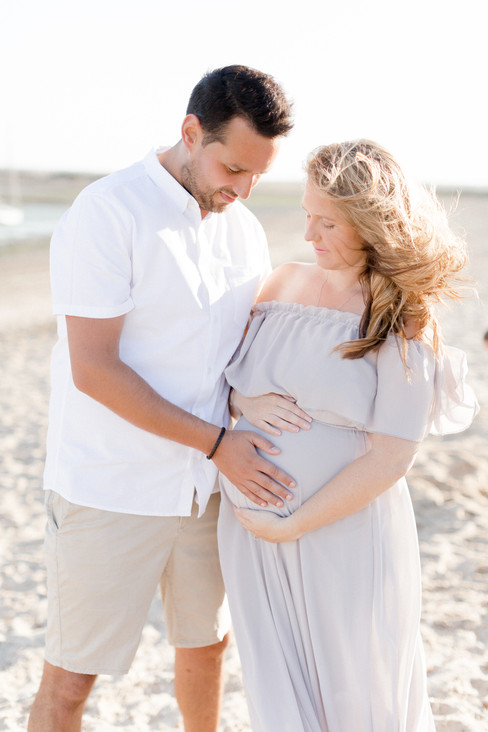 outdoor natural beach photo shoot maternity family photographer couple
