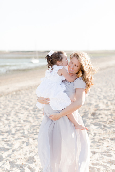 outdoor natural beach photo shoot maternity family photographer pregnant