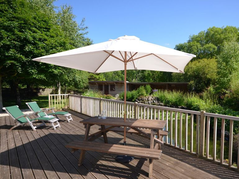 Relax and eat alfresco