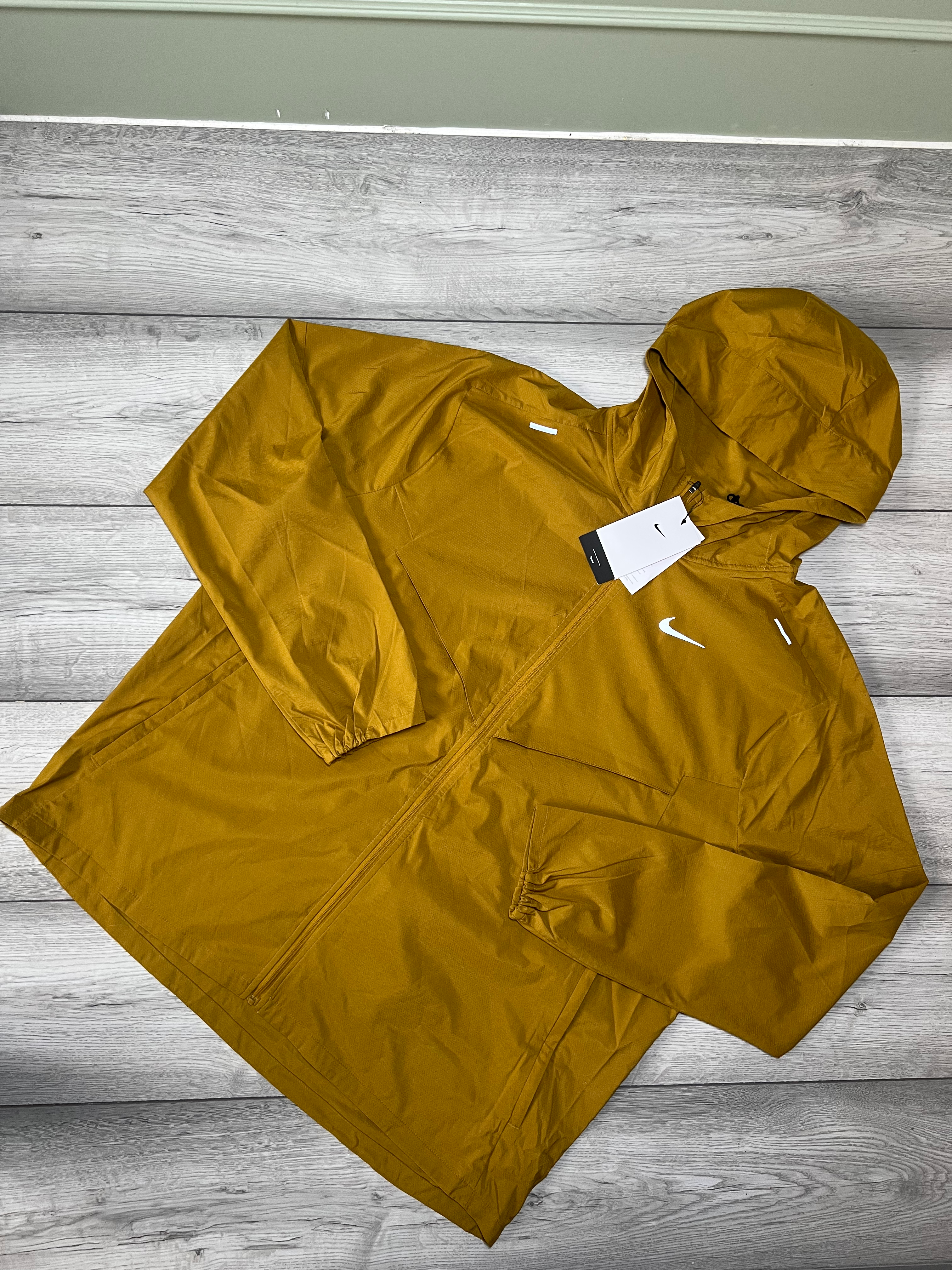 Nike Repel UV Windrunner Packable Bronzine