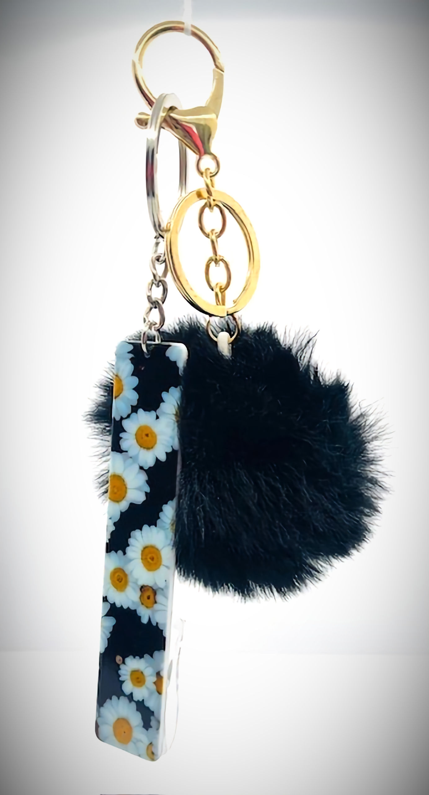 This convenient key chain is designed to assist with effortlessly pulling out your cards from your wallet