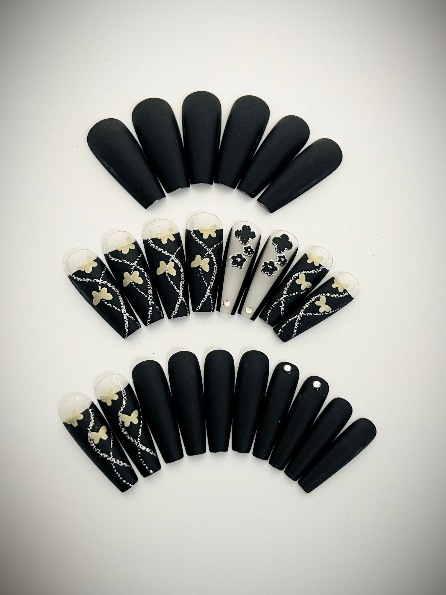 Eloise - Press On Nail Set - Medium/Coffin