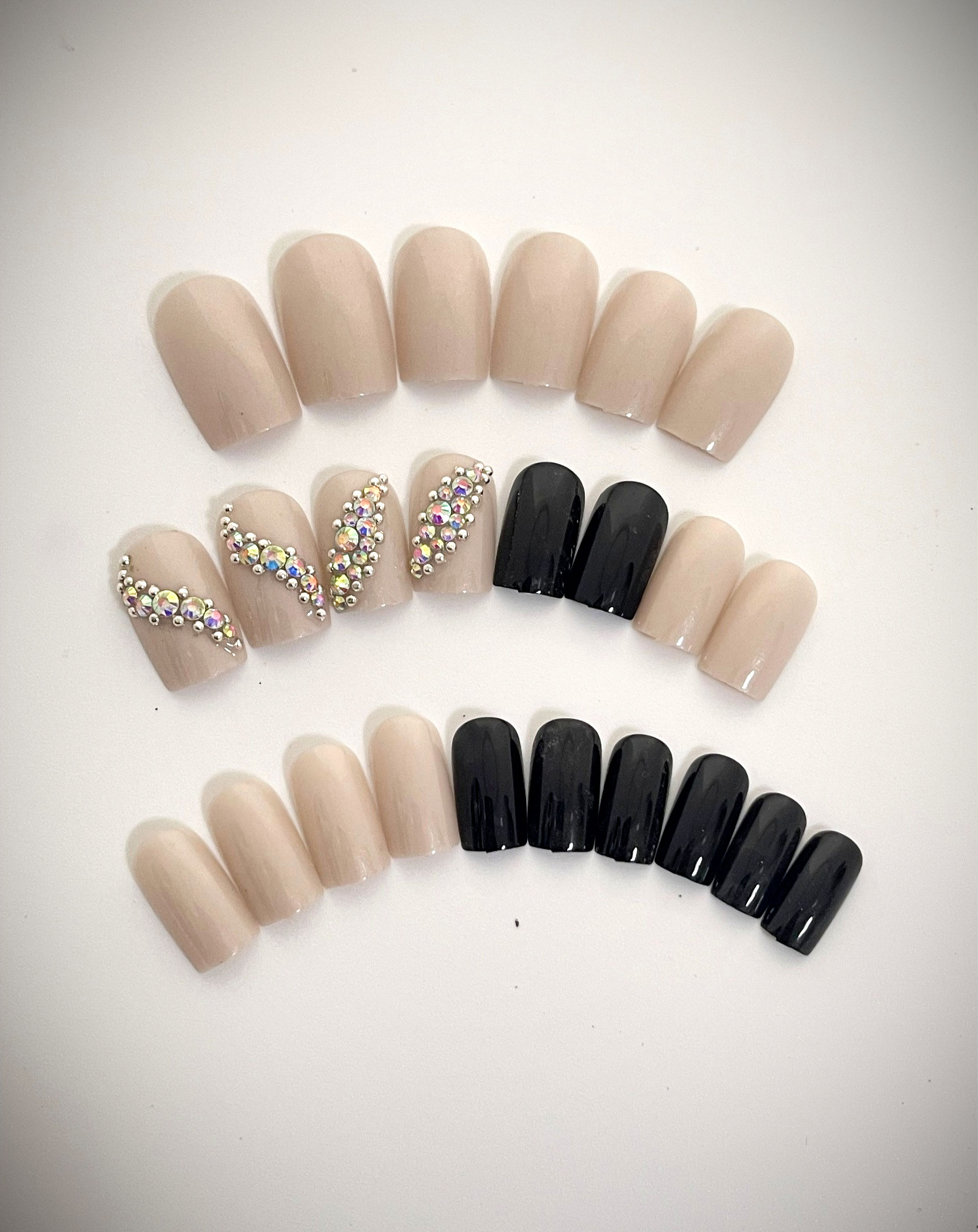 Ava - Press On Nail Set - Short/Square