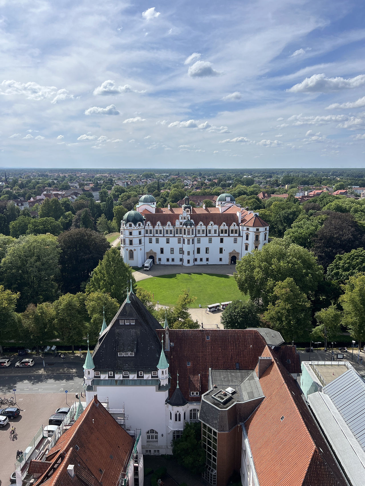 Blick vom Kirchturm auf das Celler Schloss