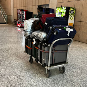 《多倫多機場 - 行李大叔的背影》