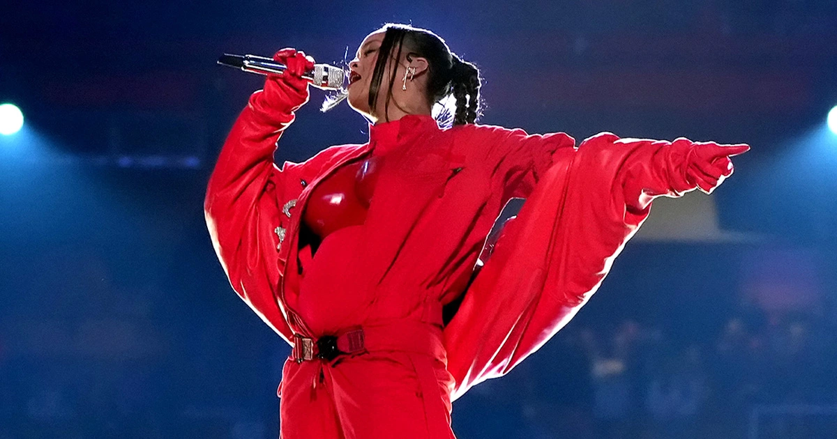 RIHANNA BRILLO EN EL SUPERBOWL Y DESATO LA LOCURA EN LAS REDES CON SU SEGUNDO EMBARAZO
