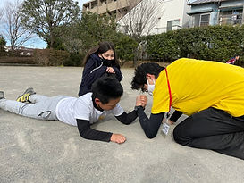 練習後は腕相撲.jpeg