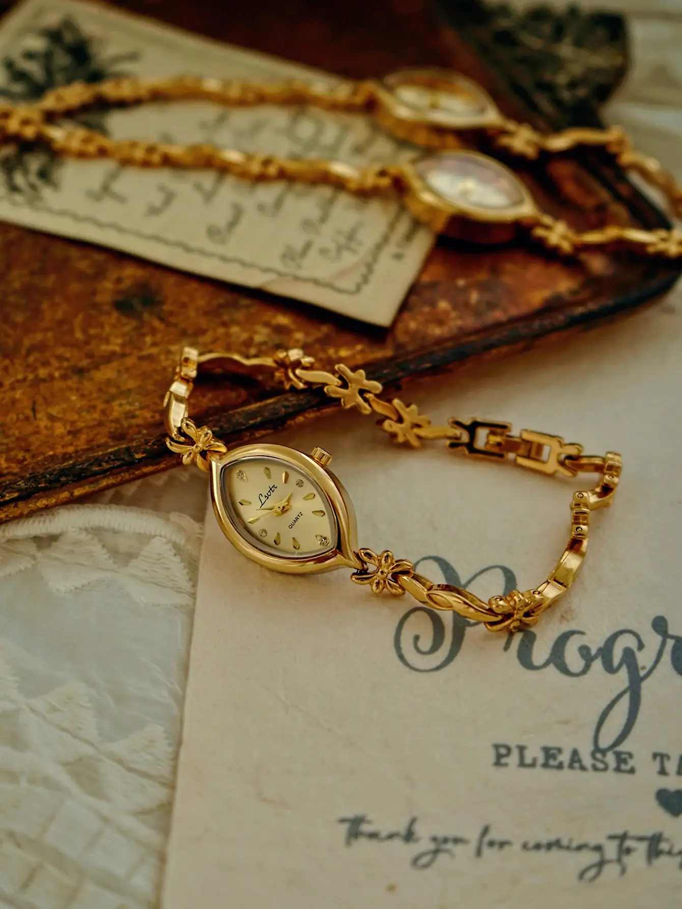 Women's French-Style Retro Gold Small Dial Quartz Watch