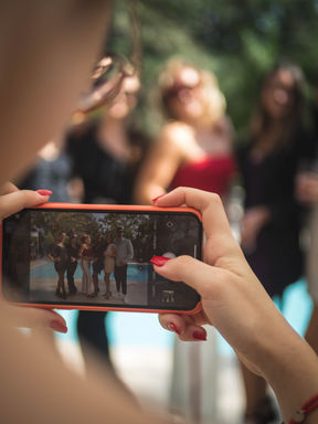 reception-anniversaire-photo-invités-partage