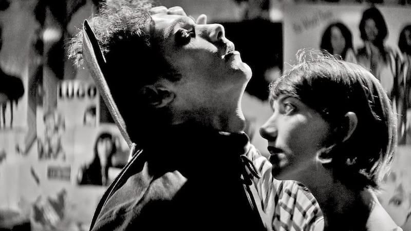 A Girl Walks Home Alone at Night (Ana Lily Amirpour, 2014)