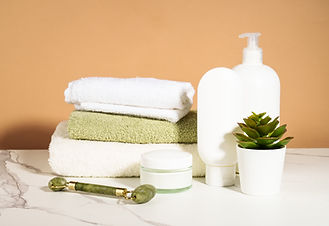 face-cream-serum-bottle-shapmoo-and-stack-of-tow-2025-02-15-23-06-43-utc.jpg