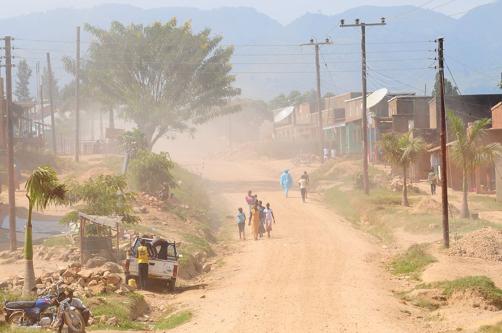 Highlights and best safari destination in Africa - Dusty Village, Uganda © 2021 Aaron Matzinger