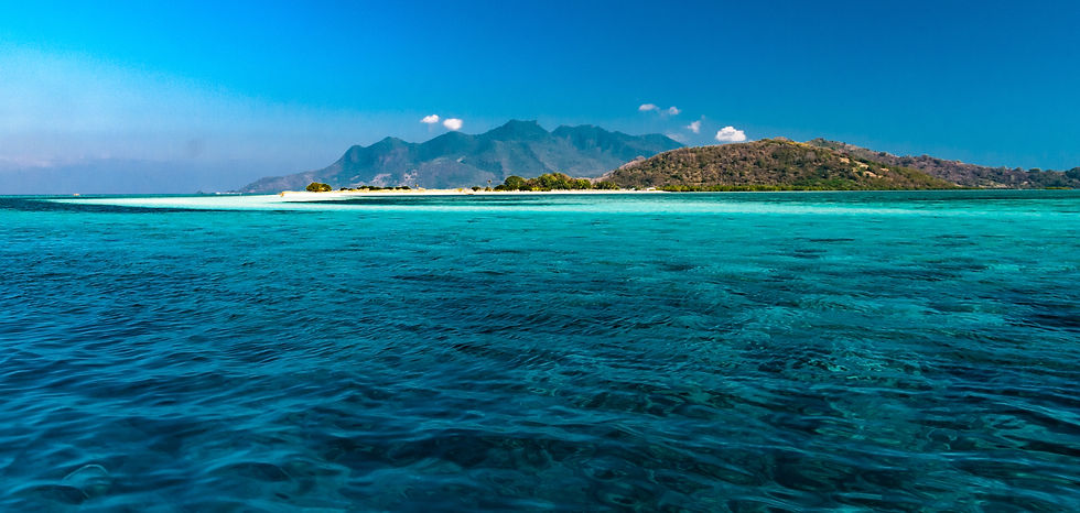 Highlights and photo locations in Flores, Indonesia: Pulau Pangabatan © 2012 Aaron Matzinger