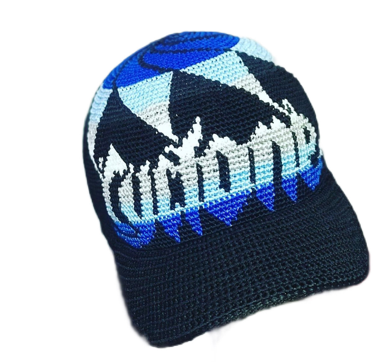 BONÉ DE CROCHÊ SETAS GEOMÉTRICAS