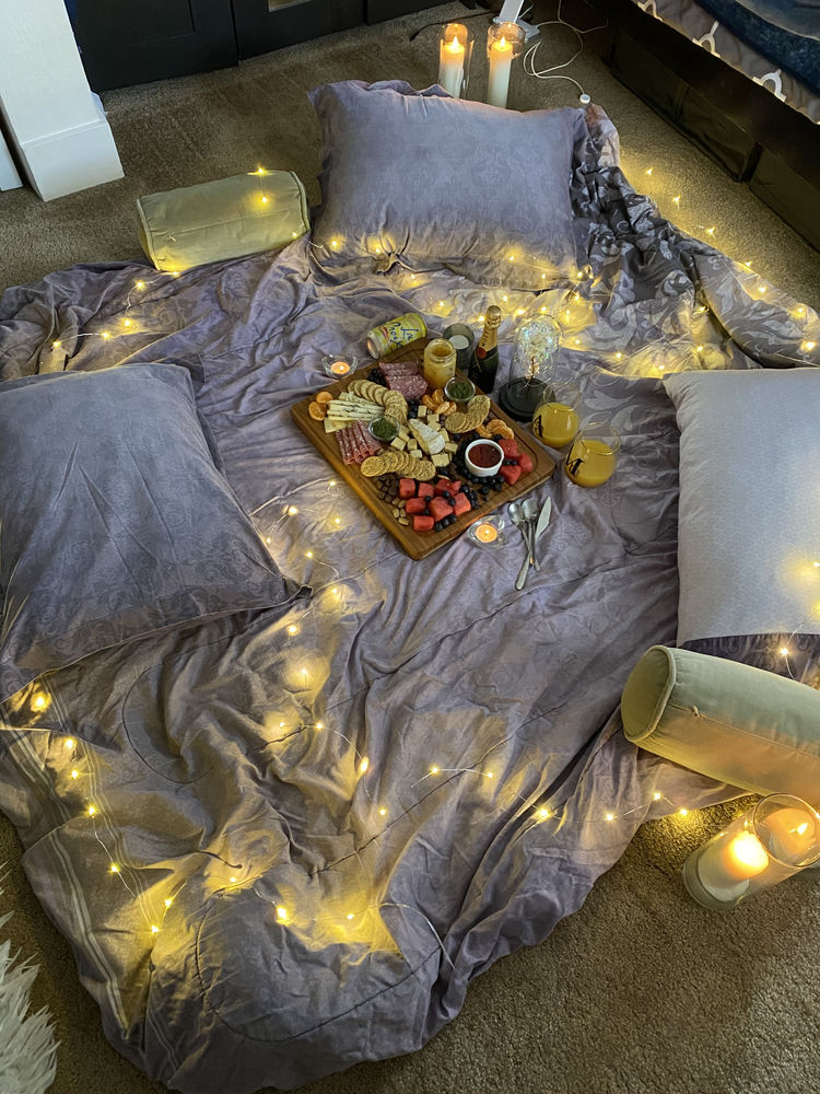 How To Plan A Romantic Beach Picnic At Home Details and Photos!