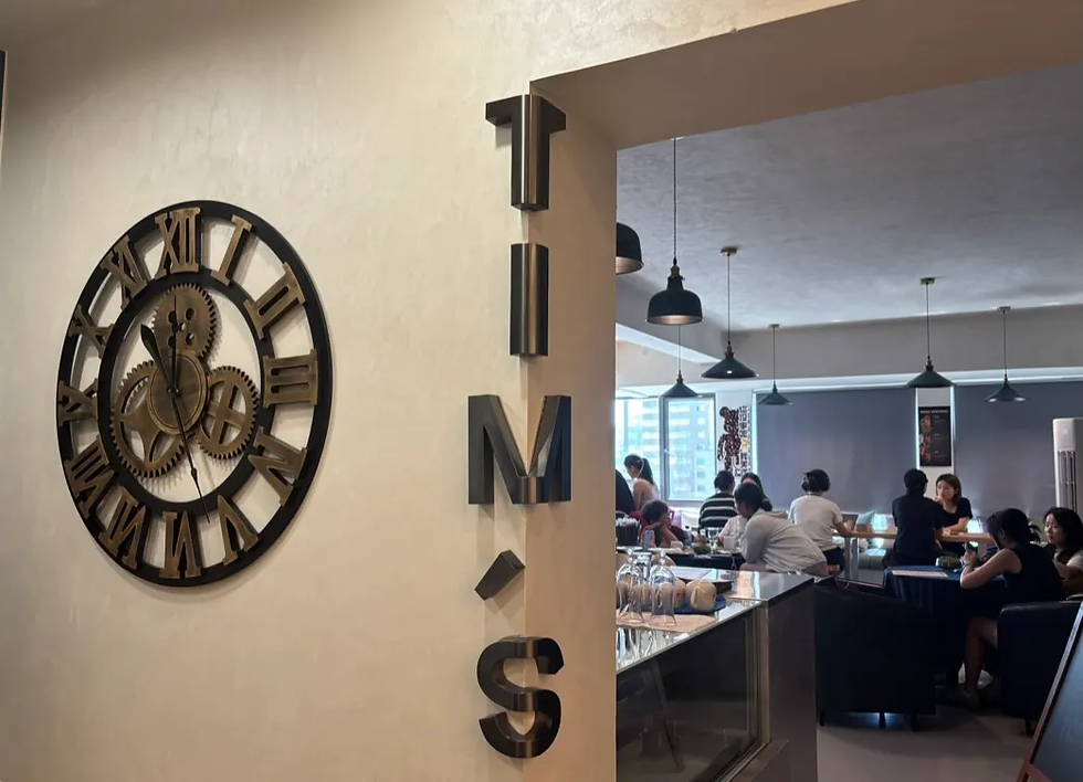 Timâs place is packed in a Tuesday afternoon. (Photo by Joyce)