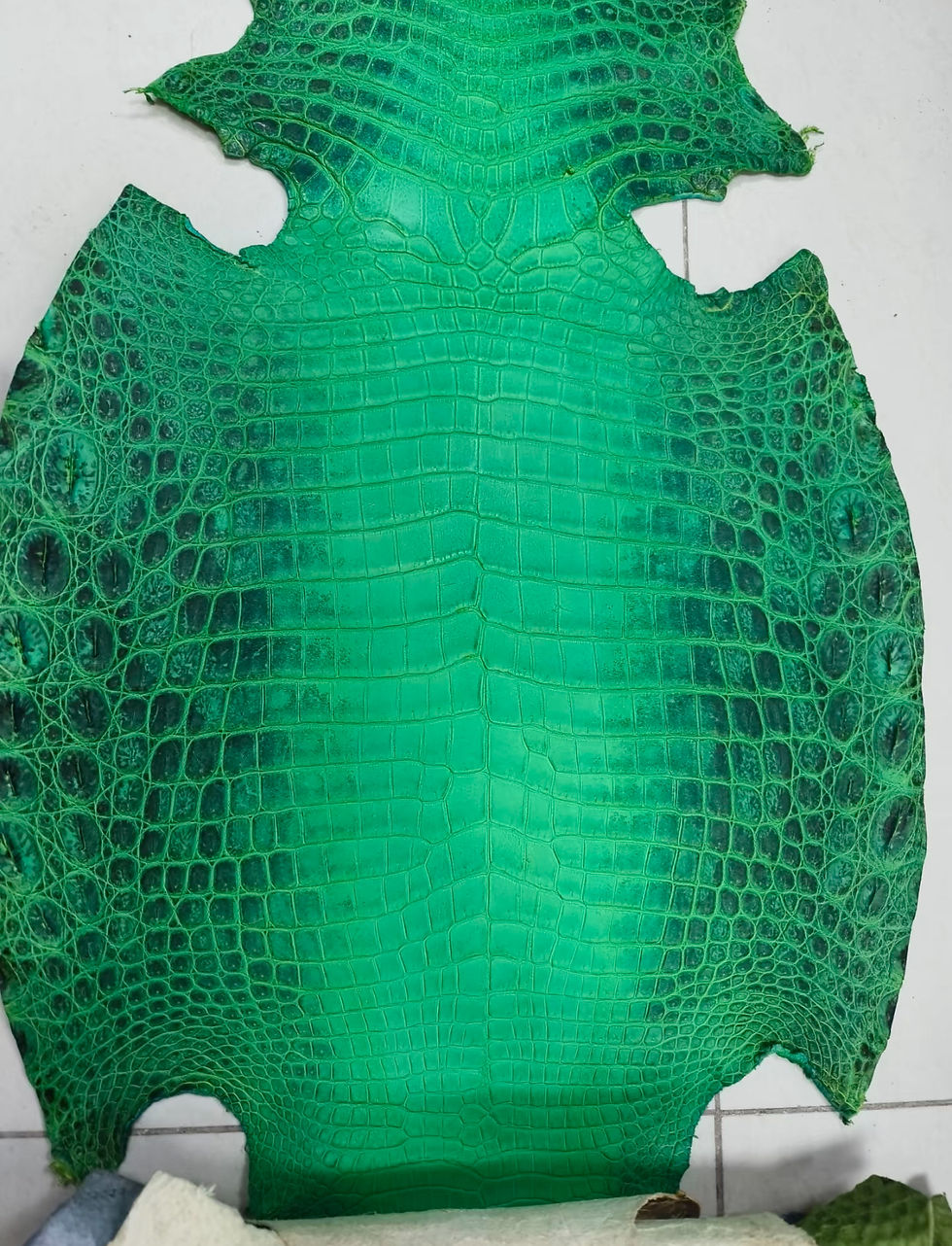 Miniature : Cuir d'alligator exotique pour sac artisanal, peau d'alligator noire de luxe souple