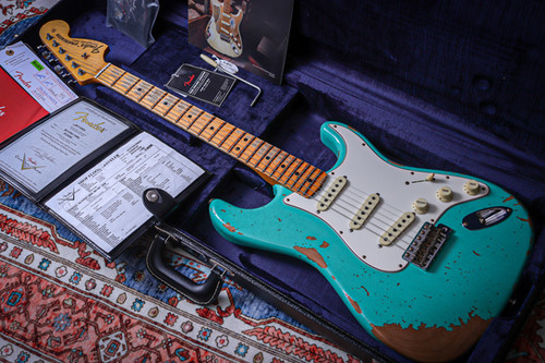 FENDER USA Custom Shop '69 Reissue Stratocaster Relic 