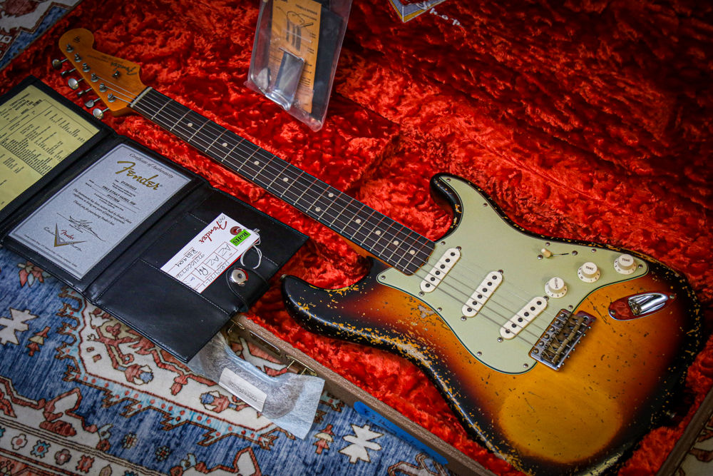FENDER USA Custom Shop Stratocaster 63 Heavy Relic "Three Tone Burst + Rosewood"
