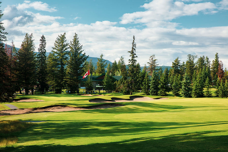 Hole 18 - Home - View of fairway and Clubhouse.jpg