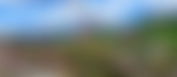 Blick über Saint-Jean-Pied-de-Port und die Pyrenäen