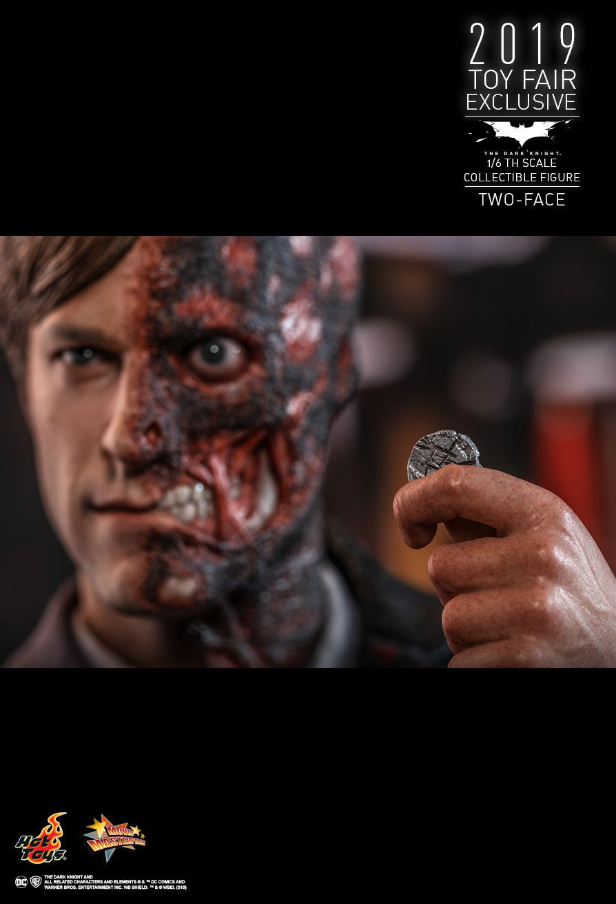 Thumbnail: Two-Face - Batman - The Dark Knight - Hot Toys