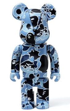 MEDICOM TOY - BE@RBRICK A BATHING APE®︎ BAPE CAMO BLUE Bearbrick BAPE PLAY Blue Camo Series 1 100% BE@RBRICK