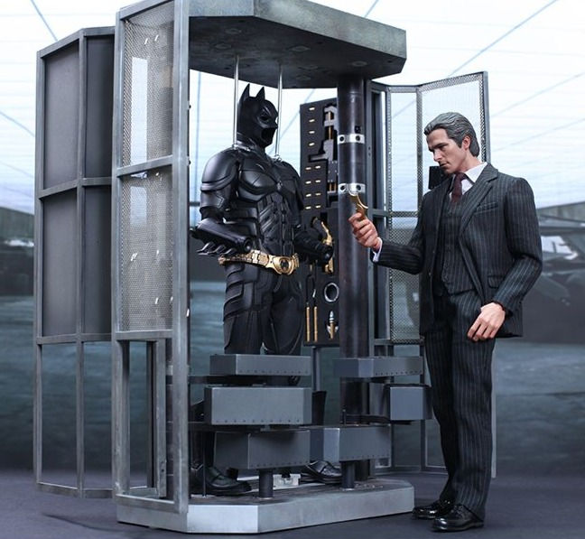 Batman Armory with Bruce Wayne and Alfred Pennyworth - The Dark Knight - Hot Toy
