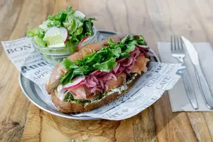 כריך סלמון.webp