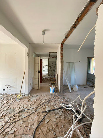 Foto delle demolizioni di un appartamento da ristrutturare