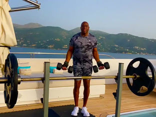 O Magic Johnson έχει ενθουσιαστεί με τις διακοπές του στην Ελλάδα