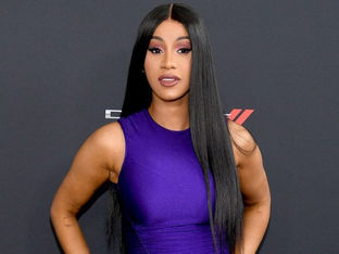 Η Cardi B είχε «αυτοκτονικές τάσεις» εξαιτίας των συκοφαντικών βίντεο μίας YouTuber