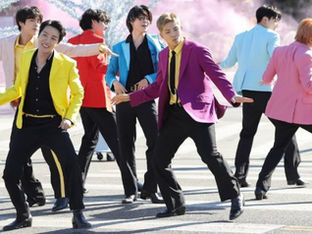 Οι BTS τραγούδησαν τις μεγαλύτερες επιτυχίες τους στους δρόμους του Λος Άντζελες!