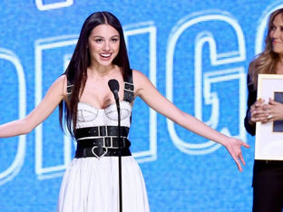 Οι νικητές των Billboard Music Awards 2022 – Θρίαμβος για την Olivia Rodrigo!