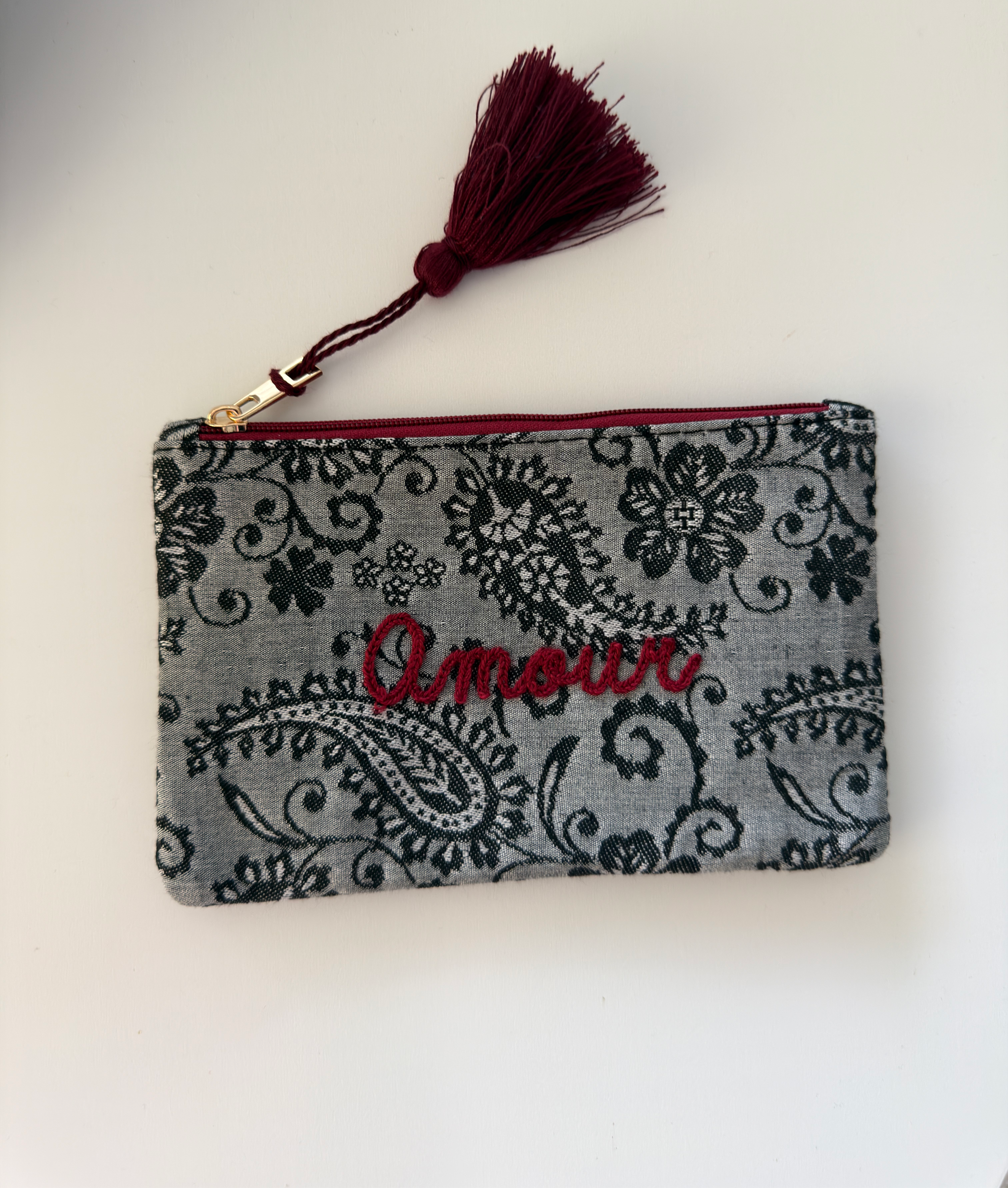 Pochette brodé Amour