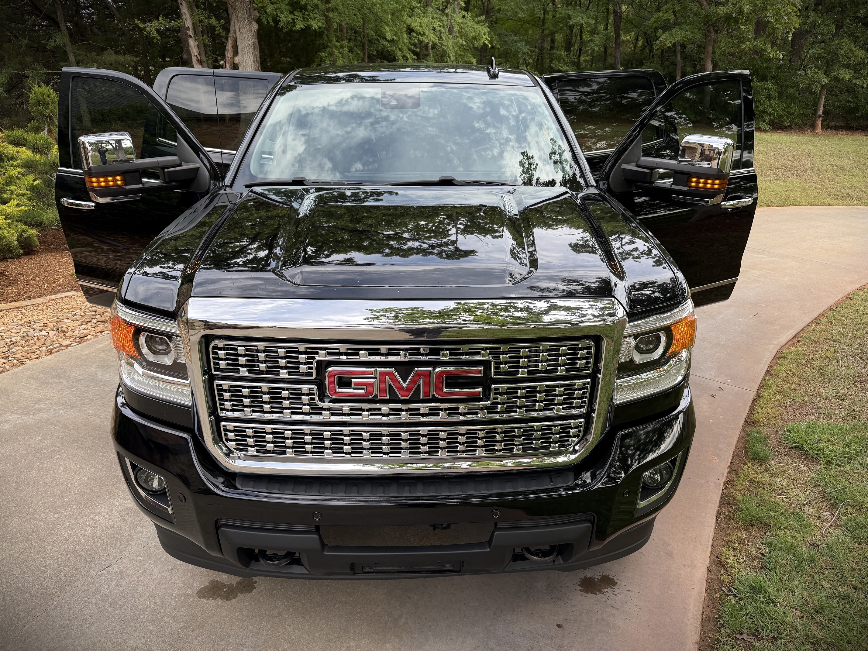 2015 GMC Sierra 4WD Crew Cab Short Box's photo
