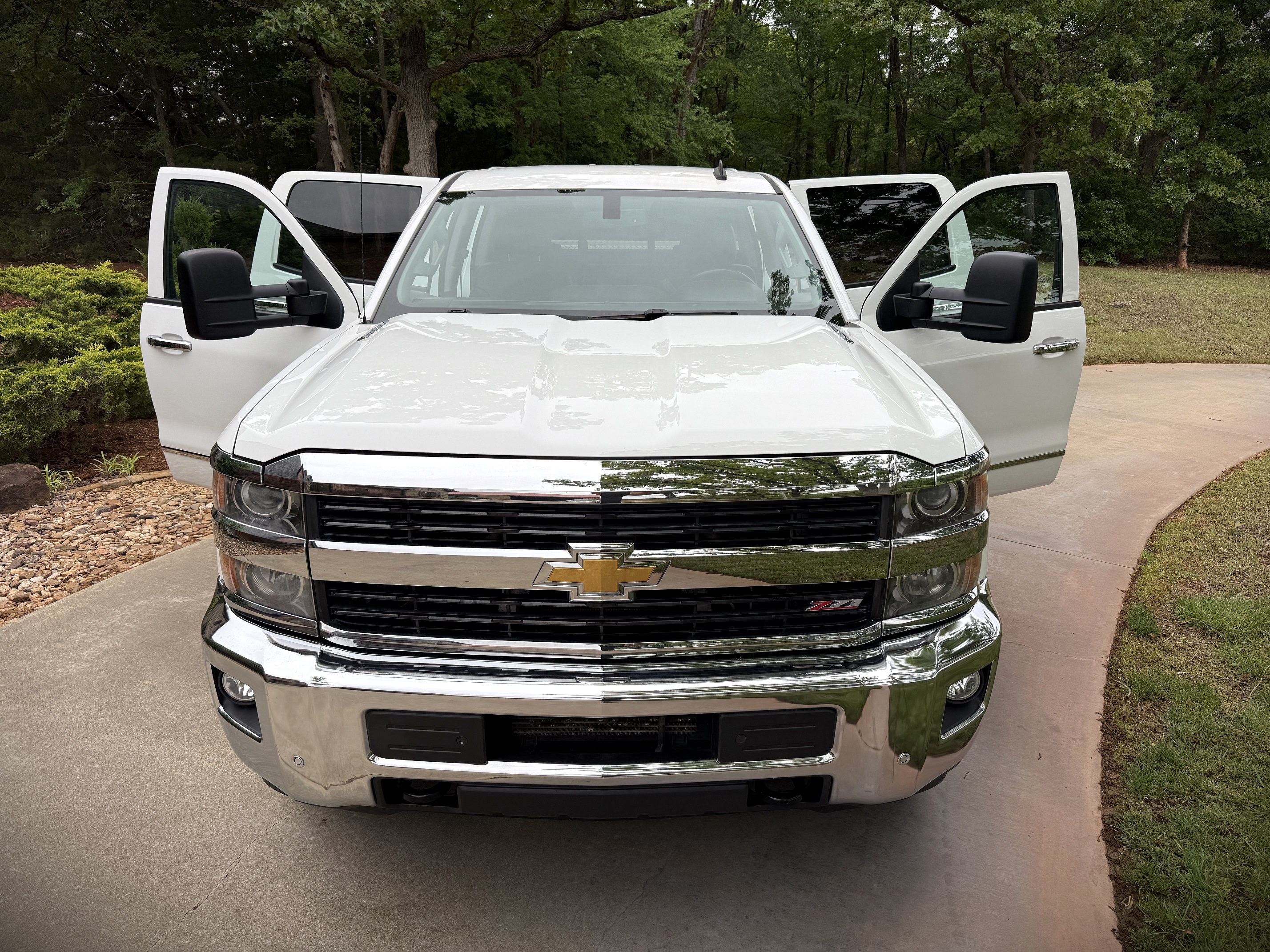 2015 Chevrolet Silverado HD LTZ 4WD Crew Cab Standard Box's photo