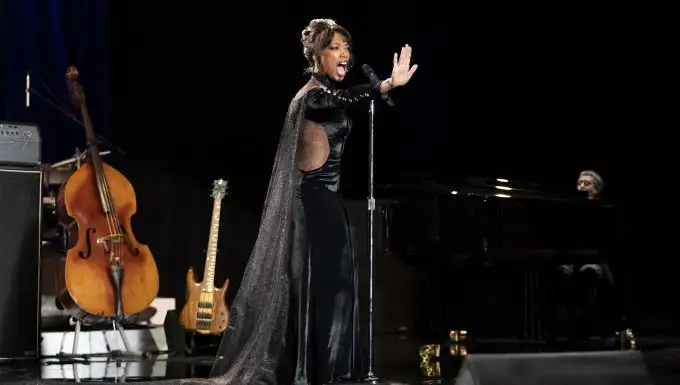 WHITNEY HOUSTON: I WANNA DANCE WITH SOMEBODY | presented by Radio Wien