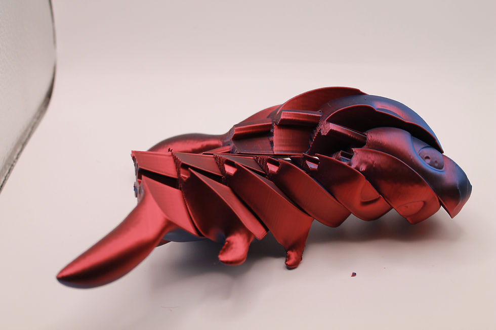 Rot-blaues, segmentiertes 3D Druck Objekt