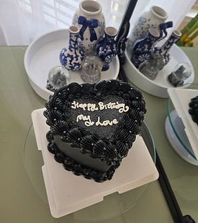 dallas-vintage-heart-cakes-texas-bites-bakery.jpg