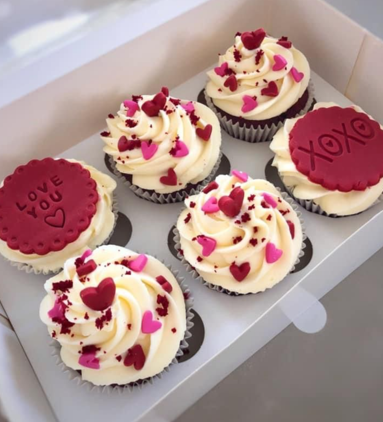 6 Valentine cupcake box