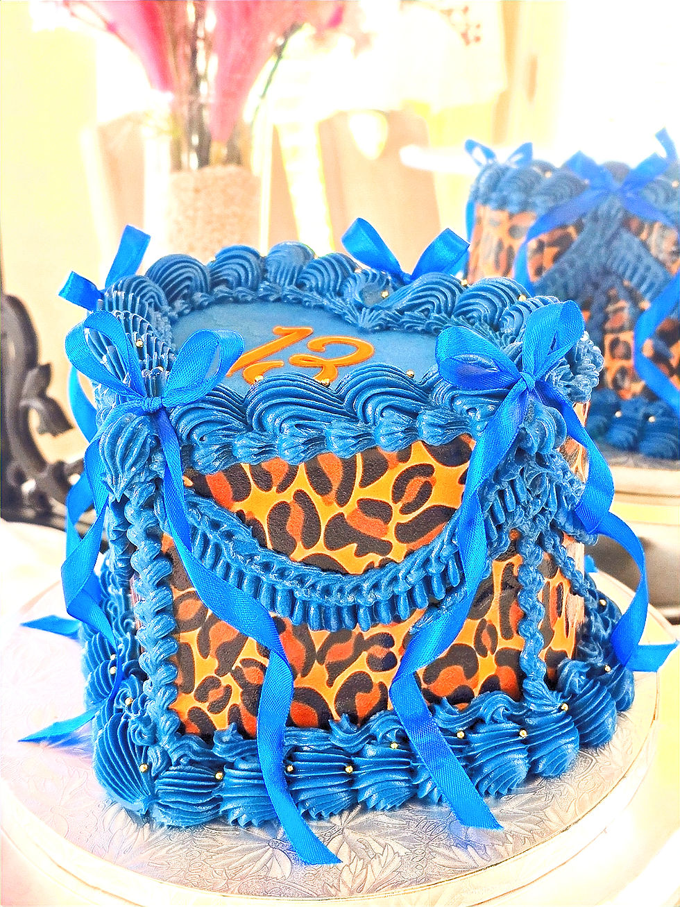 Thumbnail: Royal Leopard Elegance