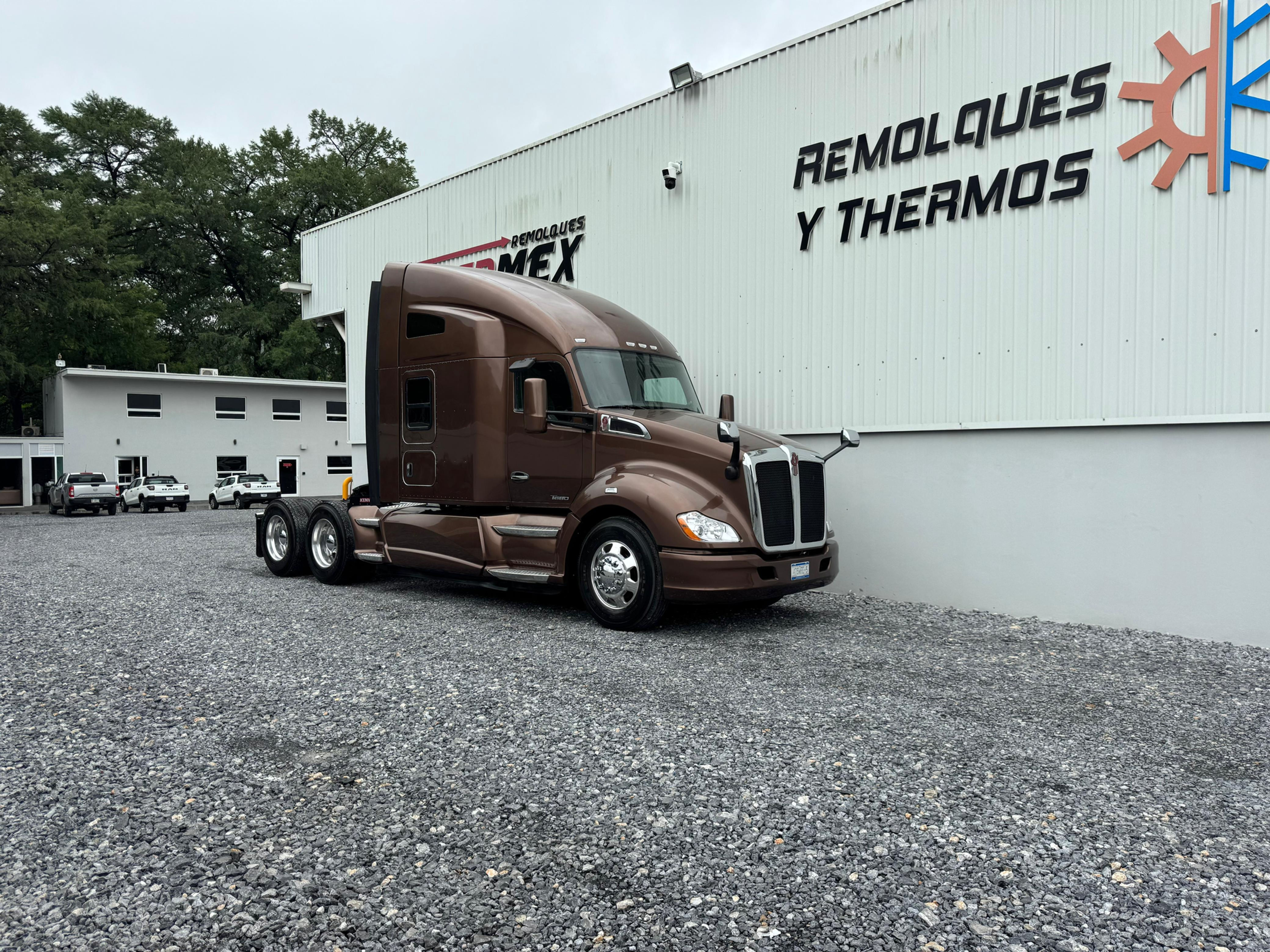 2019 Kenworth T680 76" Cummins ISX - Tractocamión