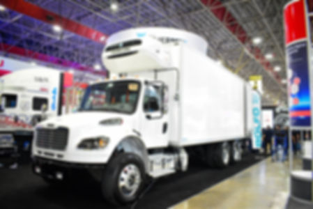 2025 Freightliner M2 6X2 Mercedes-Benz OM926 - Torton refrigerado