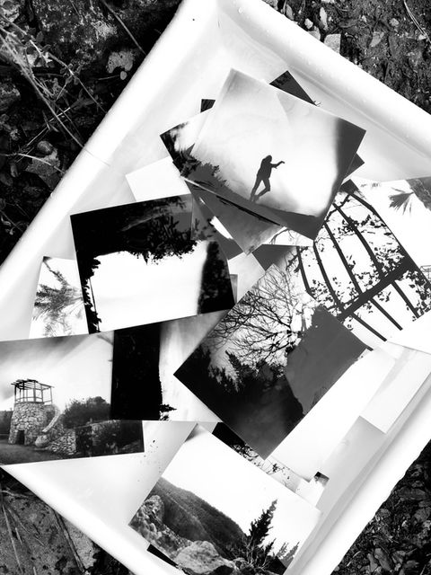 הדפסת צילום אנלוגי בחדר חושך בסטודיו פילם איט FILM.IT