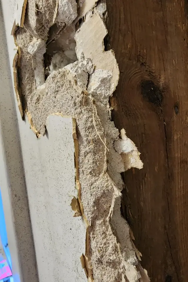 could-this-wall-be-asbestos-v0-9kdh9qezfomb1